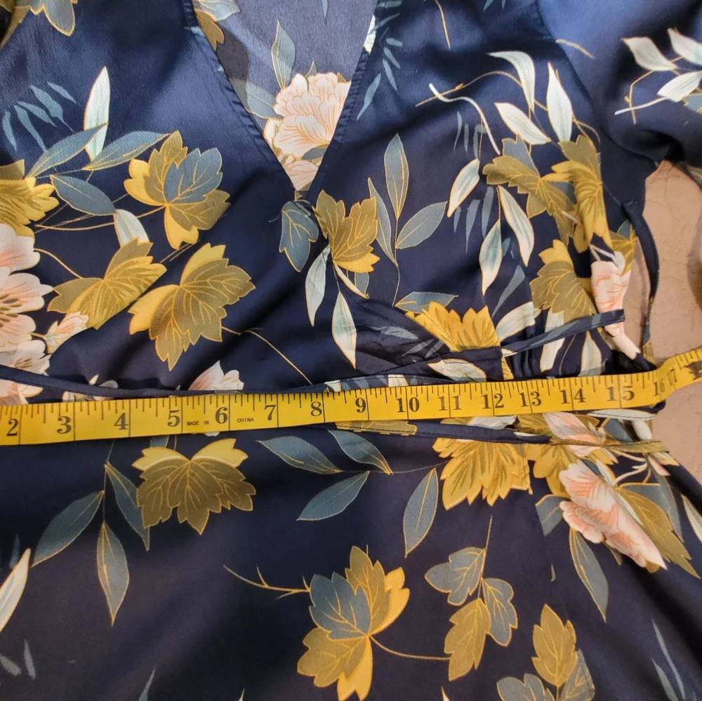 Lulus navy floral wrap dress with tie waist and long sleeves. Size Medium - Picture 11 of 12